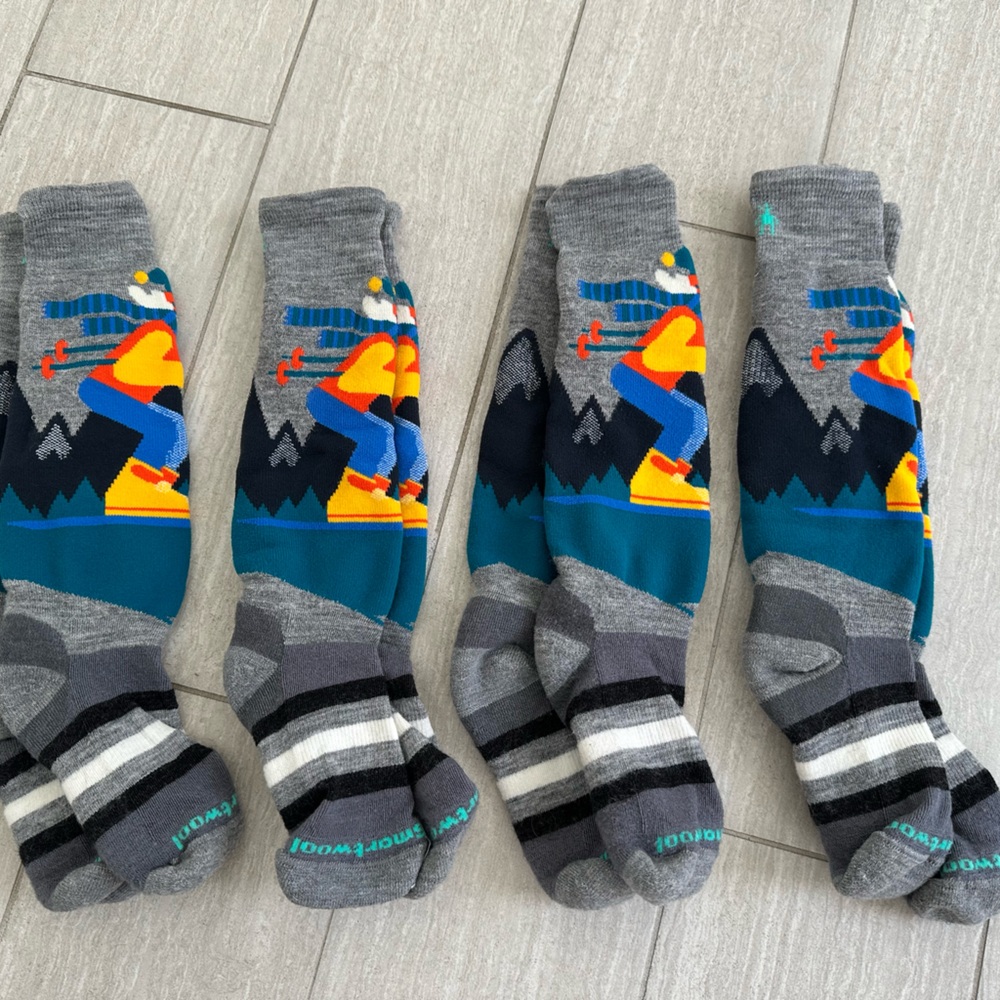 Smartwool Kids Ski Socks with Blue, Teal and Yellow, size Large worn once